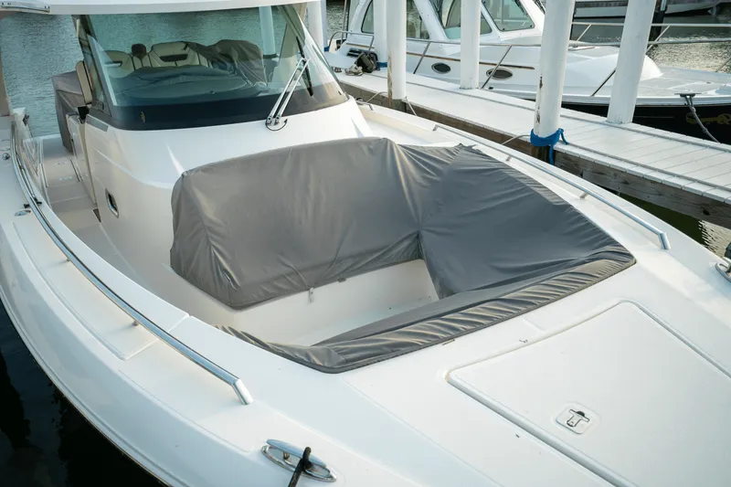 Slide: The Image of Tiara 38 LS 2018 - 39