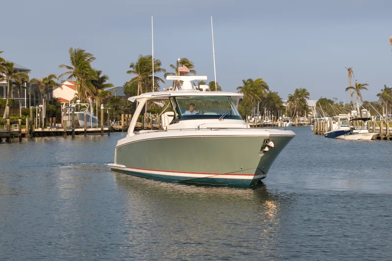 Slide: The Image of Tiara 38 LS 2018 - 41