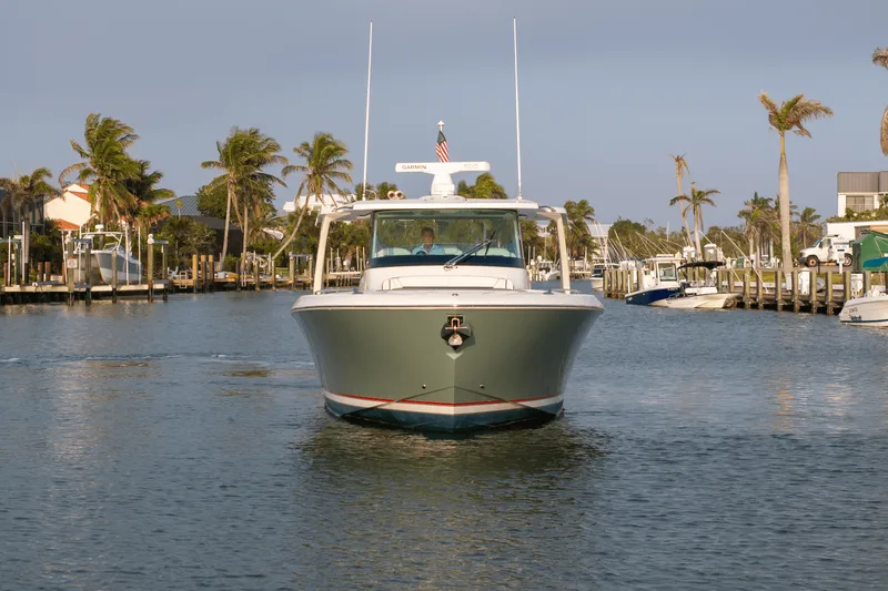 Slide: The Image of Tiara 38 LS 2018 - 42