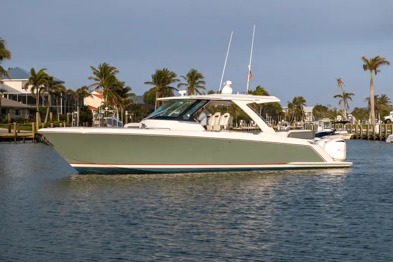 Slide: The Image of Tiara 38 LS 2018 - 44