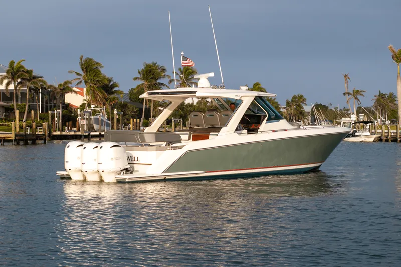 Slide: The Image of Tiara 38 LS 2018 - 53