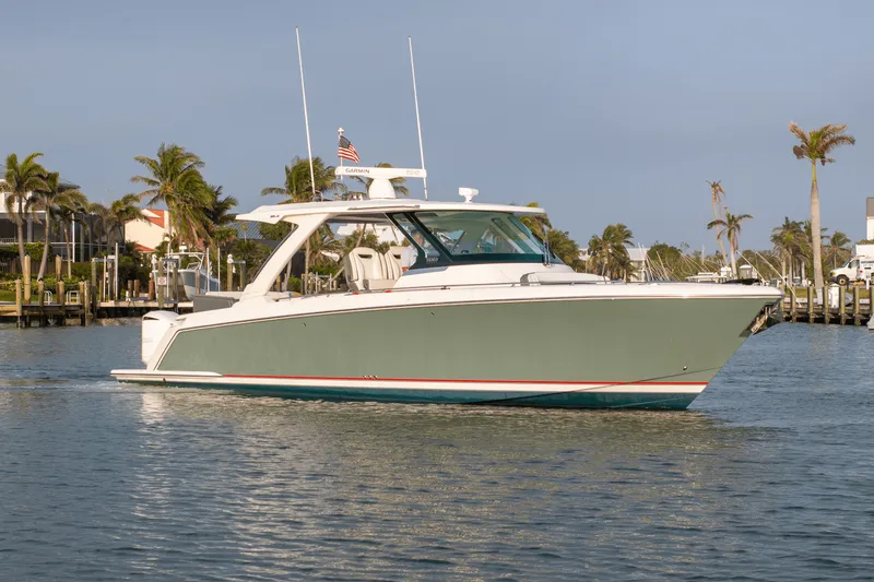 Slide: The Image of Tiara 38 LS 2018 - 60