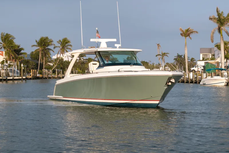 Slide: The Image of Tiara 38 LS 2018 - 62