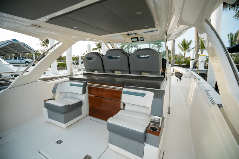 Slide: The Image of Tiara 38 LS 2018 - 7