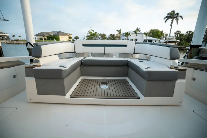 Slide: The Image of Tiara 38 LS 2018 - 8