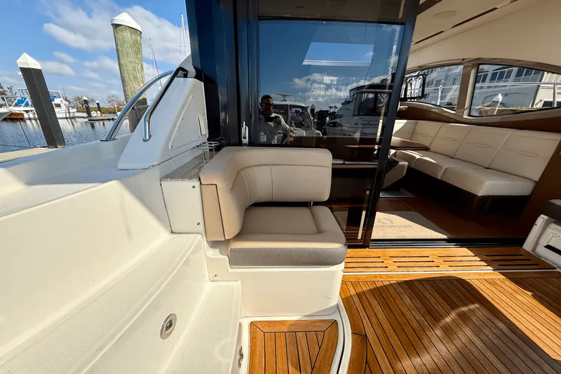 Slide: The Image of Sea Ray Sundancer 400 2017 - 13