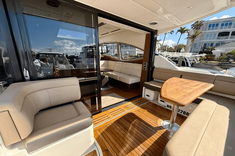 Slide: The Image of Sea Ray Sundancer 400 2017 - 14