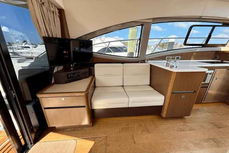 Slide: The Image of Sea Ray Sundancer 400 2017 - 29