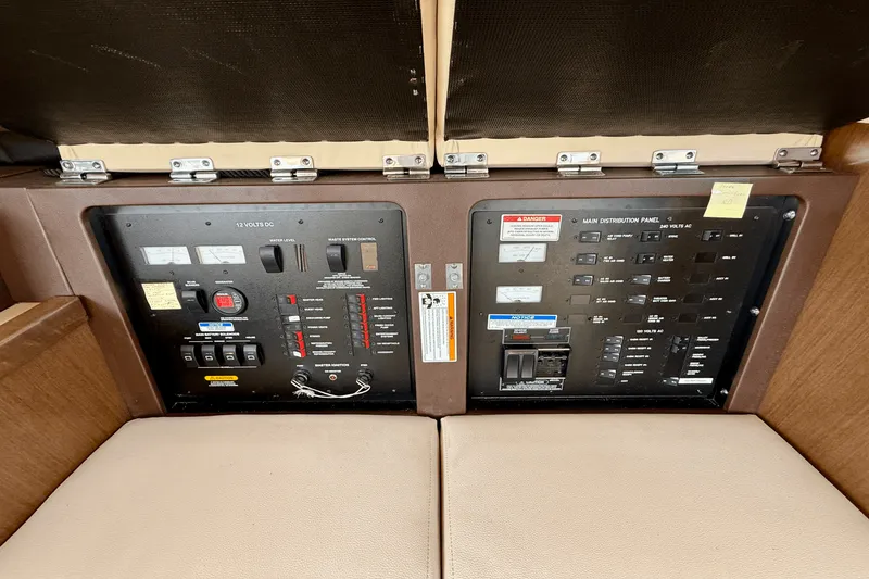 Slide: The Image of Sea Ray Sundancer 400 2017 - 30