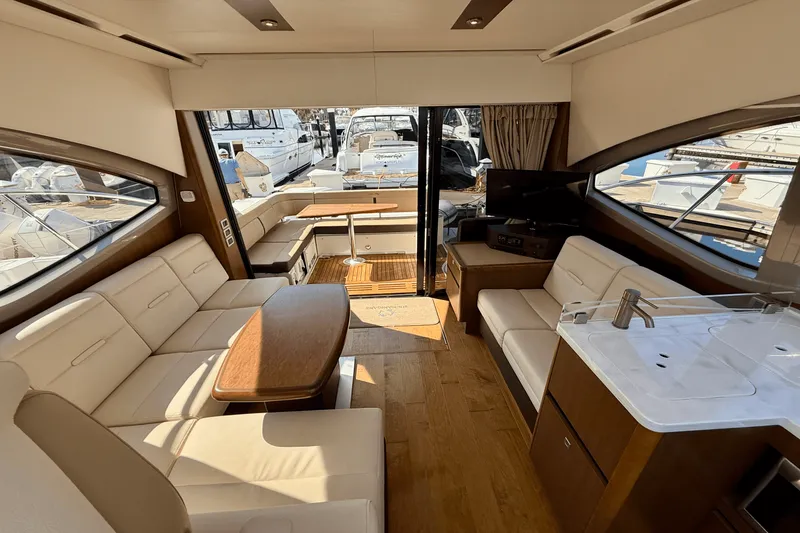 Slide: The Image of Sea Ray Sundancer 400 2017 - 33