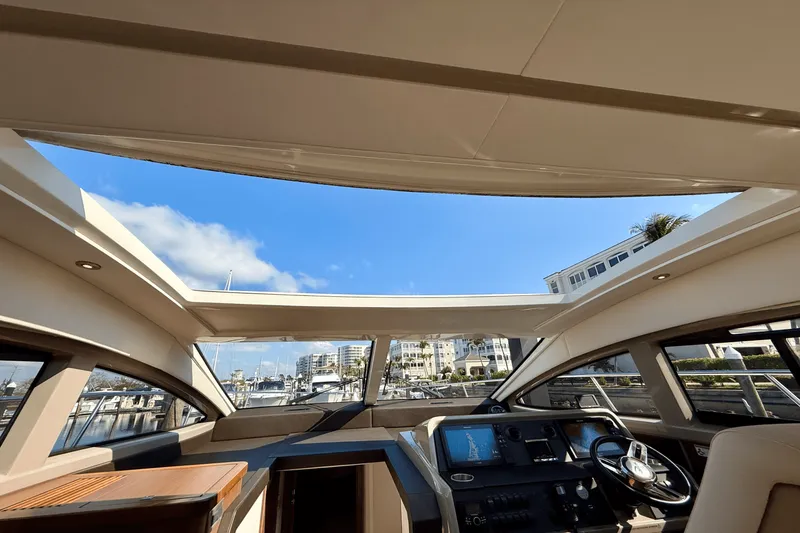 Slide: The Image of Sea Ray Sundancer 400 2017 - 35