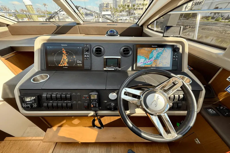 Slide: The Image of Sea Ray Sundancer 400 2017 - 36