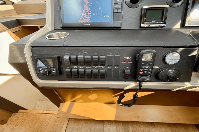 Slide: The Image of Sea Ray Sundancer 400 2017 - 37