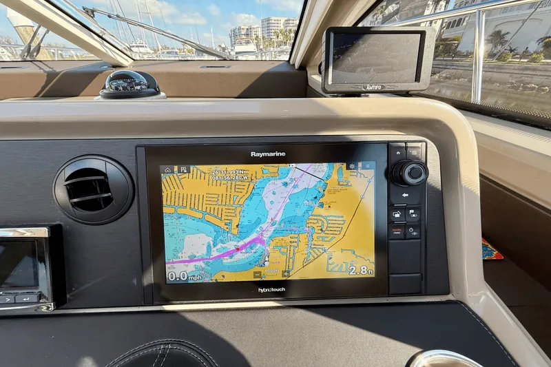 Slide: The Image of Sea Ray Sundancer 400 2017 - 40