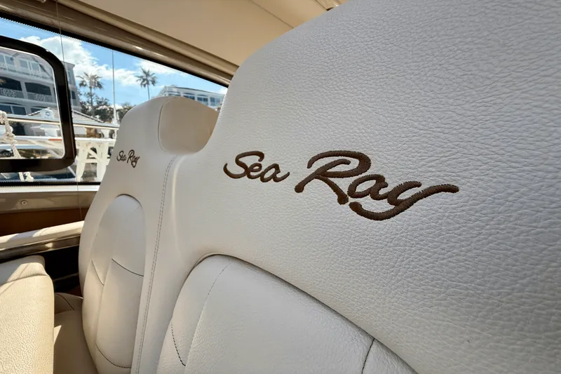 Slide: The Image of Sea Ray Sundancer 400 2017 - 43