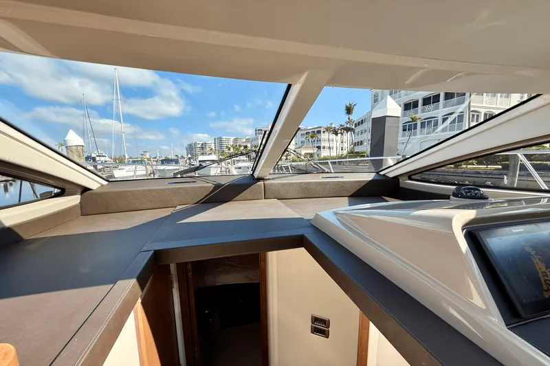 Slide: The Image of Sea Ray Sundancer 400 2017 - 44