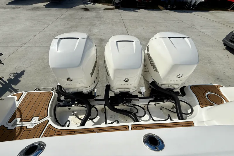 Slide: The Image of Boston Whaler 345 CONQUEST 2015 - 15