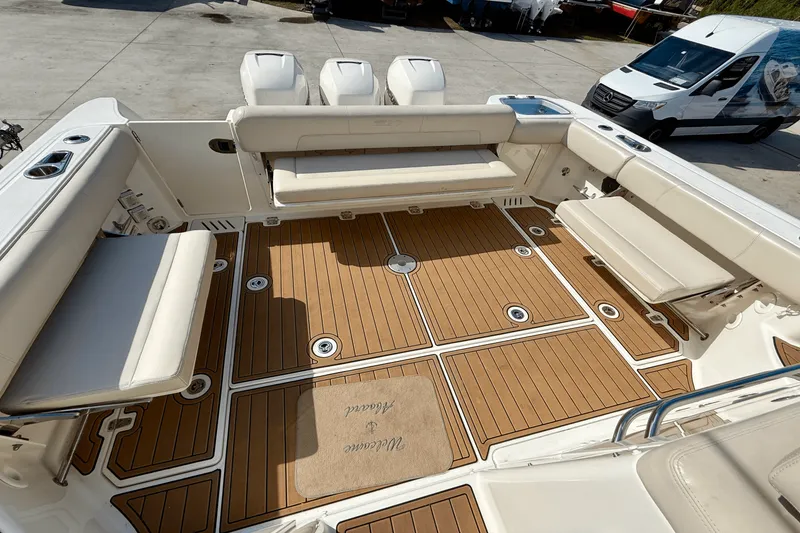 Slide: The Image of Boston Whaler 345 CONQUEST 2015 - 17