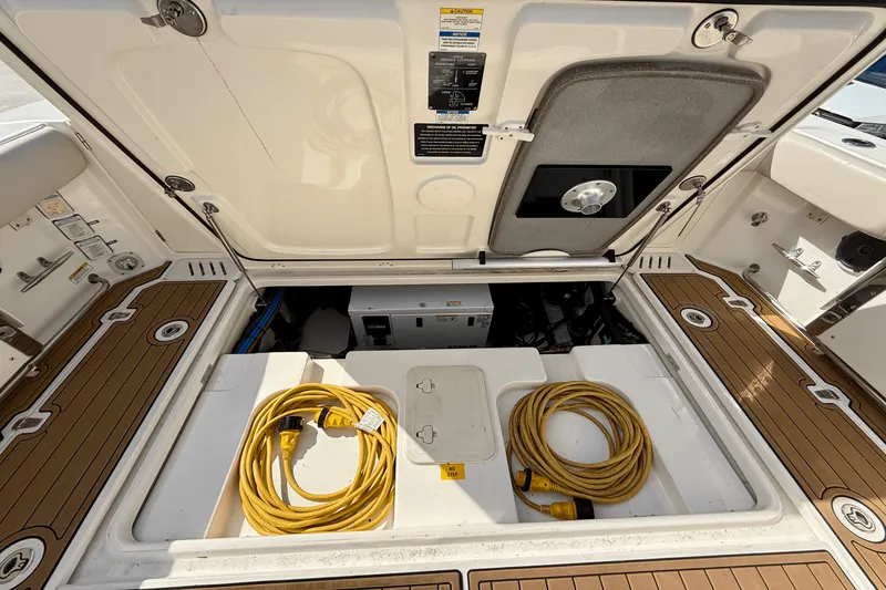 Slide: The Image of Boston Whaler 345 CONQUEST 2015 - 18