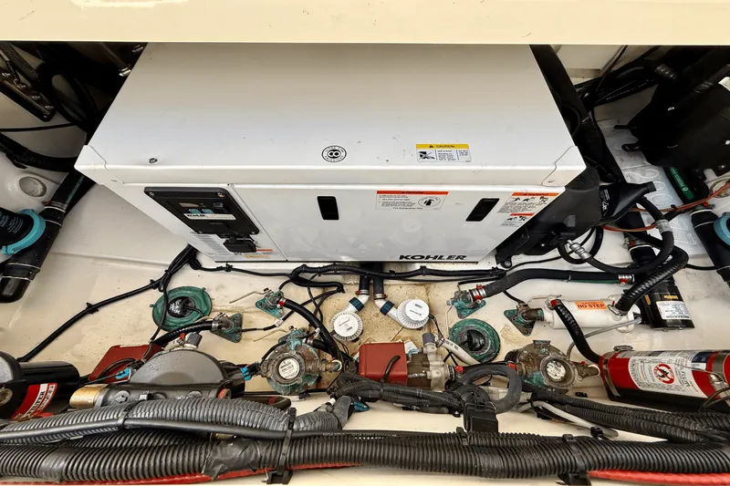 Slide: The Image of Boston Whaler 345 CONQUEST 2015 - 19