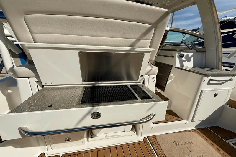 Slide: The Image of Boston Whaler 345 CONQUEST 2015 - 21