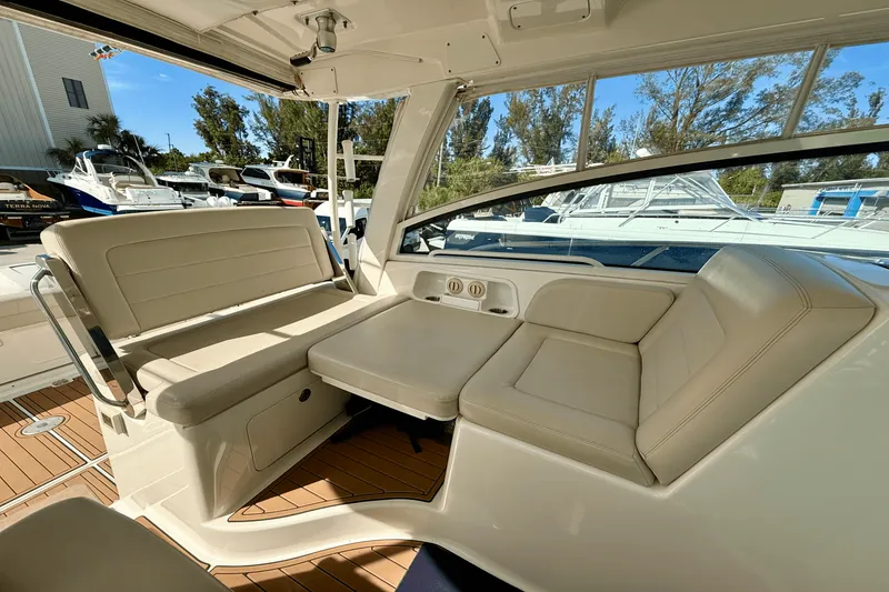 Slide: The Image of Boston Whaler 345 CONQUEST 2015 - 26