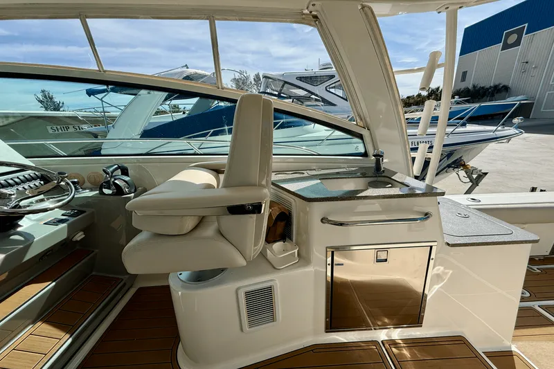 Slide: The Image of Boston Whaler 345 CONQUEST 2015 - 27