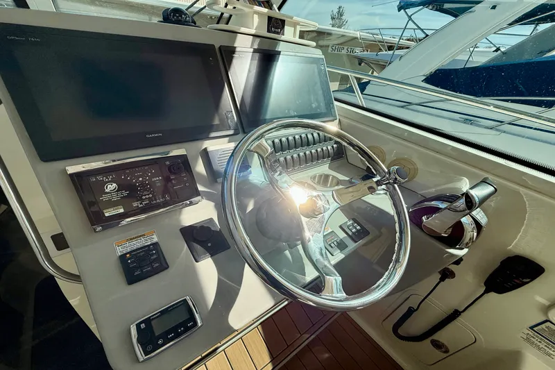 Slide: The Image of Boston Whaler 345 CONQUEST 2015 - 29