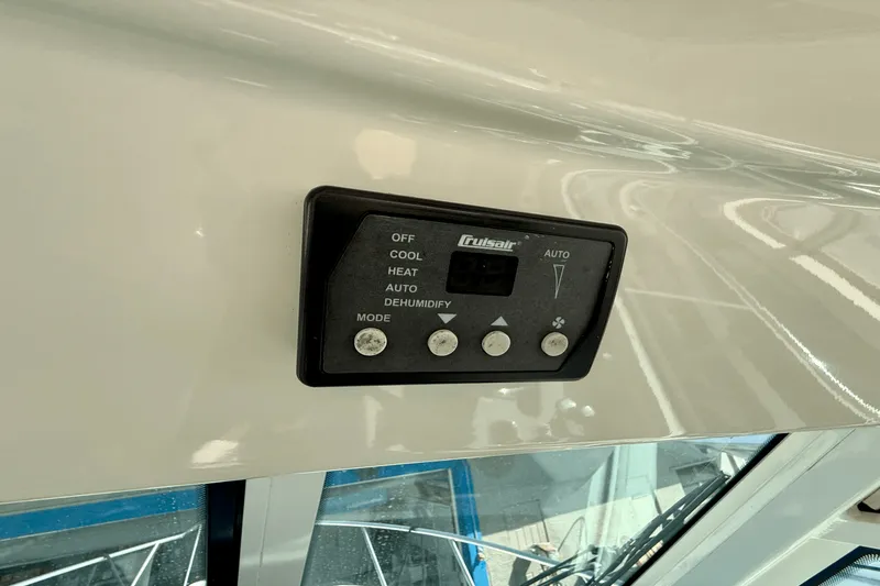 Slide: The Image of Boston Whaler 345 CONQUEST 2015 - 33