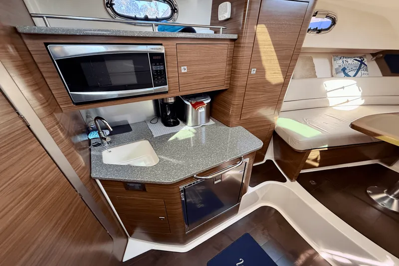 Slide: The Image of Boston Whaler 345 CONQUEST 2015 - 37