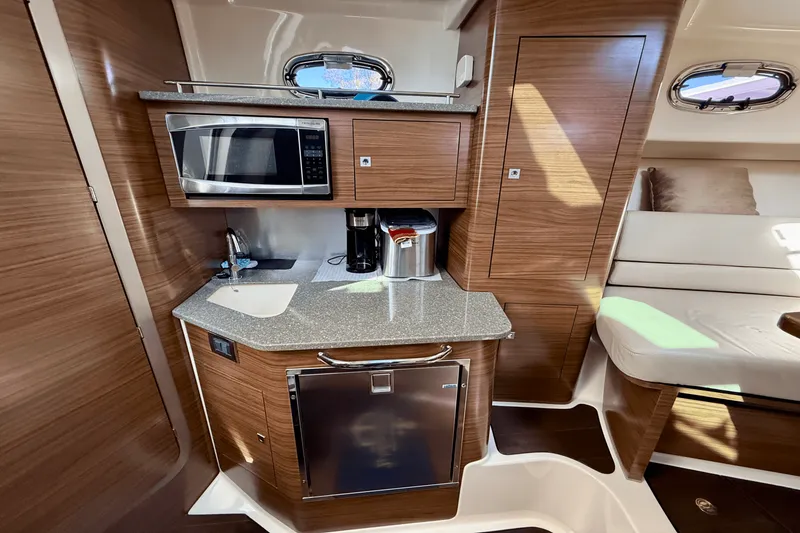 Slide: The Image of Boston Whaler 345 CONQUEST 2015 - 38