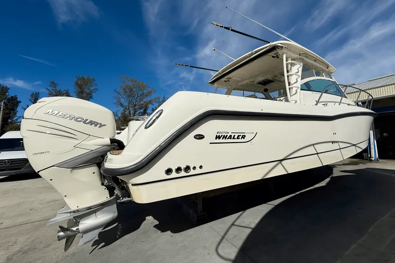 Slide: The Image of Boston Whaler 345 CONQUEST 2015 - 4