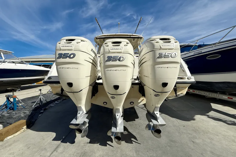Slide: The Image of Boston Whaler 345 CONQUEST 2015 - 5