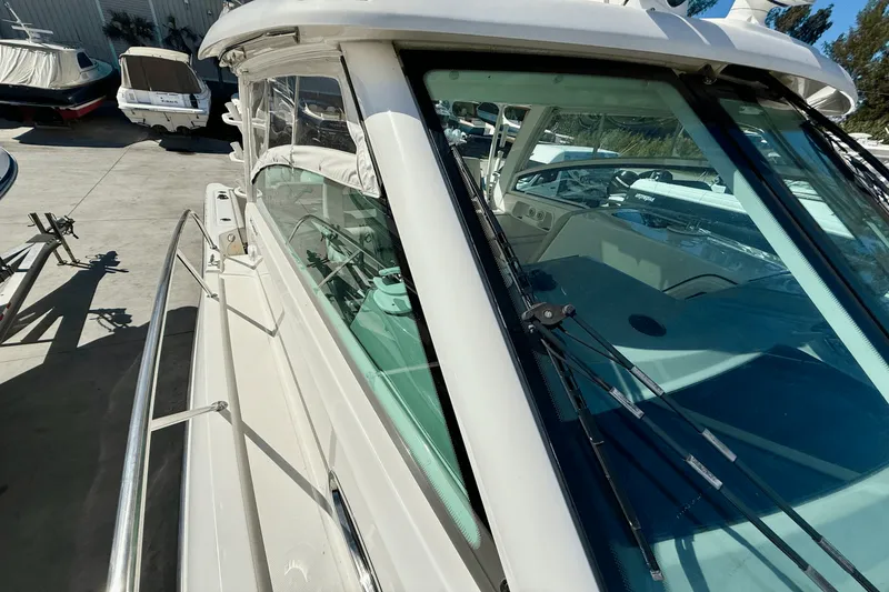 Slide: The Image of Boston Whaler 345 CONQUEST 2015 - 6
