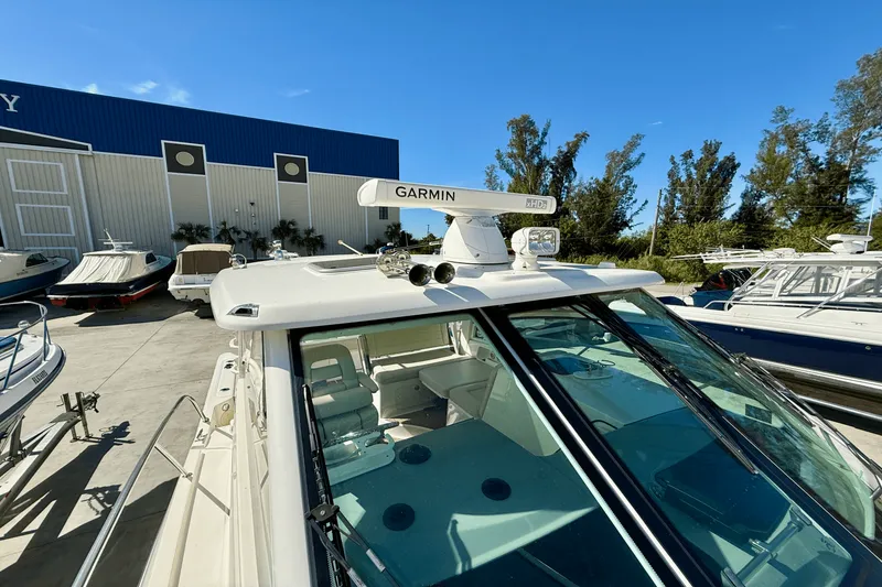 Slide: The Image of Boston Whaler 345 CONQUEST 2015 - 7