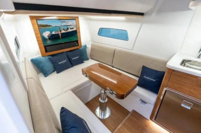 Slide: The Image of Phenom 43 Center Console 2027 - 7