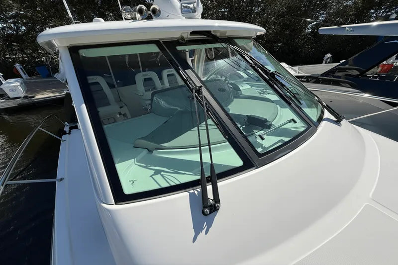 Slide: The Image of Boston Whaler 345 CONQUEST 2013 - 10