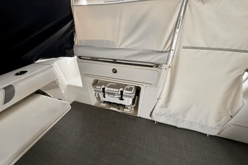 Slide: The Image of Boston Whaler 345 CONQUEST 2013 - 23