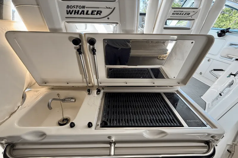 Slide: The Image of Boston Whaler 345 CONQUEST 2013 - 24