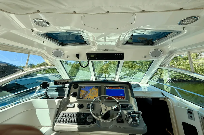 Slide: The Image of Boston Whaler 345 CONQUEST 2013 - 34