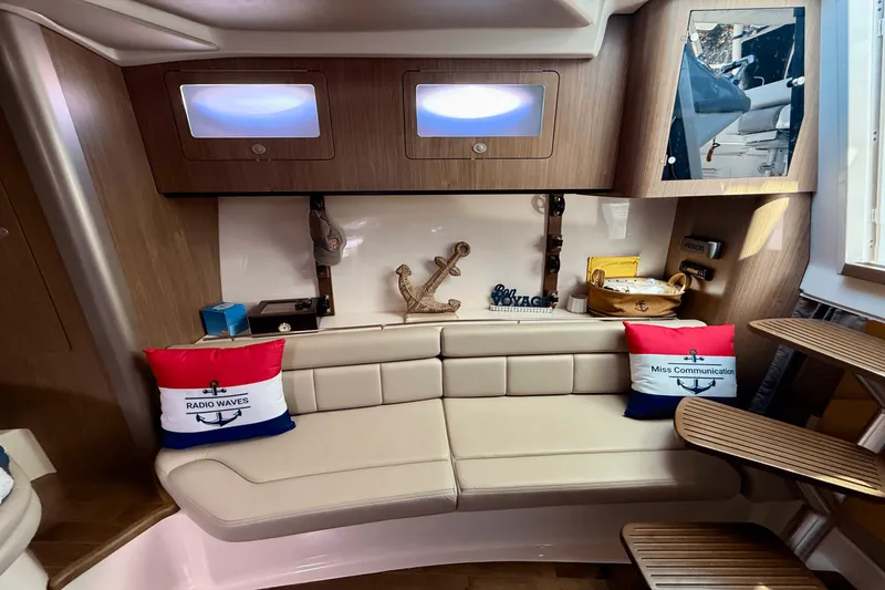 Slide: The Image of Boston Whaler 345 CONQUEST 2013 - 39