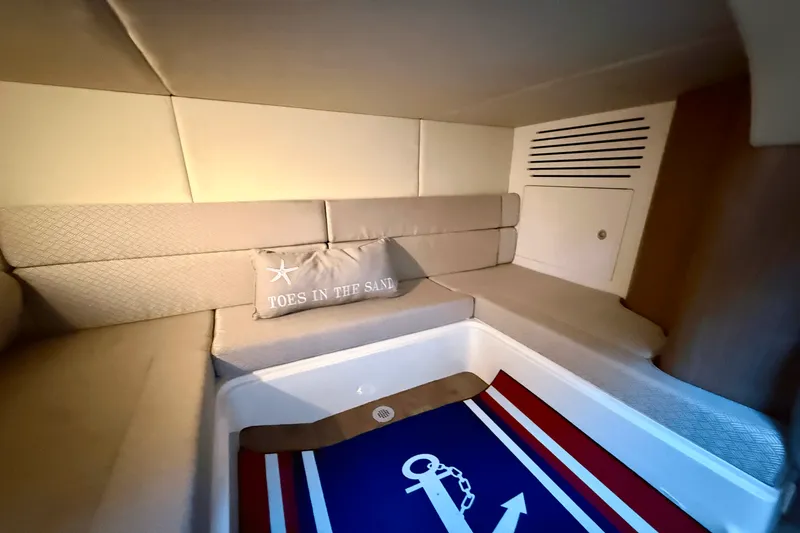 Slide: The Image of Boston Whaler 345 CONQUEST 2013 - 40