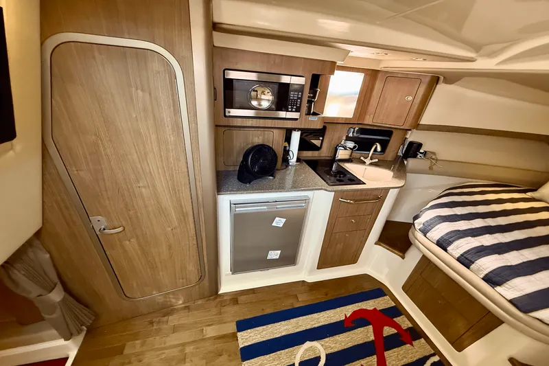 Slide: The Image of Boston Whaler 345 CONQUEST 2013 - 42