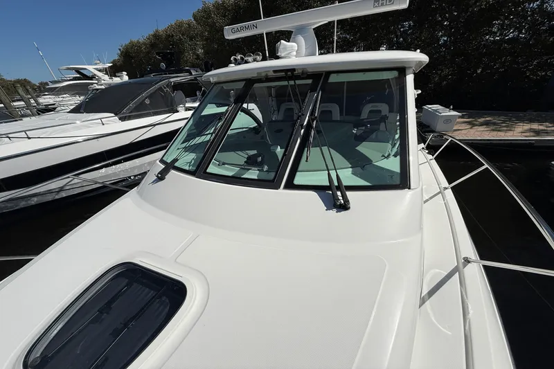 Slide: The Image of Boston Whaler 345 CONQUEST 2013 - 9