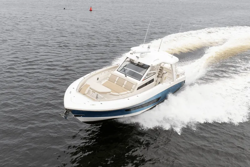 Slide: The Image of Boston Whaler 420 OUTRAGE 2018 - 1