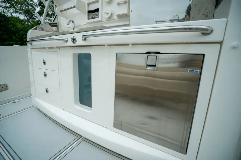 Slide: The Image of Boston Whaler 420 OUTRAGE 2018 - 12