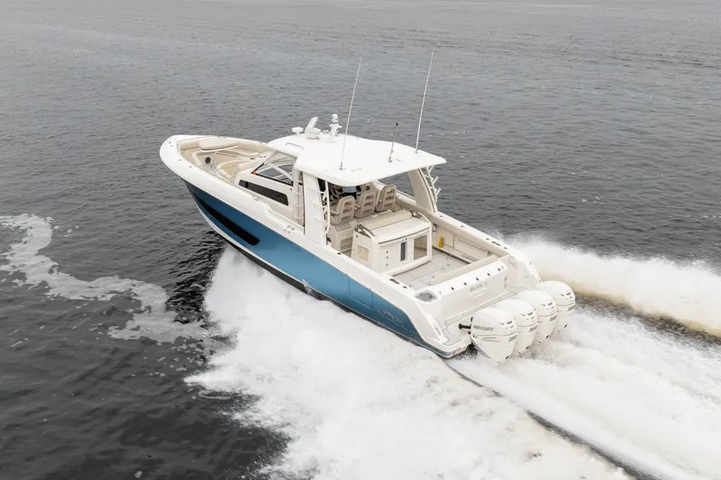 Slide: The Image of Boston Whaler 420 OUTRAGE 2018 - 2