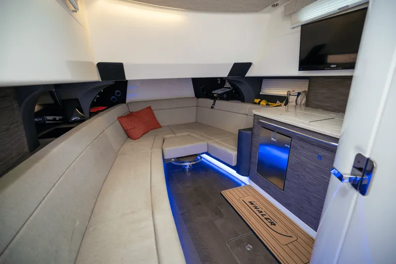 Slide: The Image of Boston Whaler 420 OUTRAGE 2018 - 20