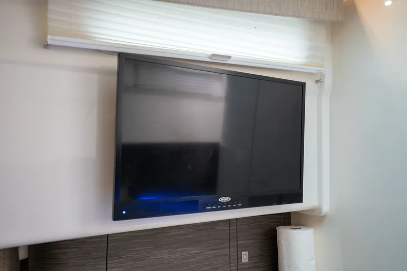 Slide: The Image of Boston Whaler 420 OUTRAGE 2018 - 22