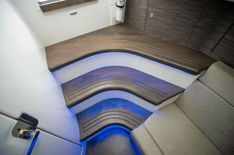 Slide: The Image of Boston Whaler 420 OUTRAGE 2018 - 24